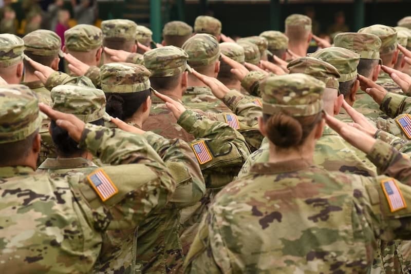 Us Soldiers Giving Salute Us Soldiers Giving Salute