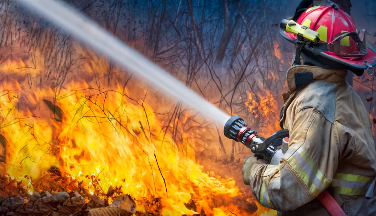 Irefighters Spray Water To Wildfire Irefighters Spray Water To Wildfire